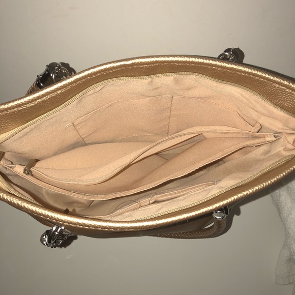 Beautiful Pale Gold Leather Handbag NWOT - Picture 6 of 8